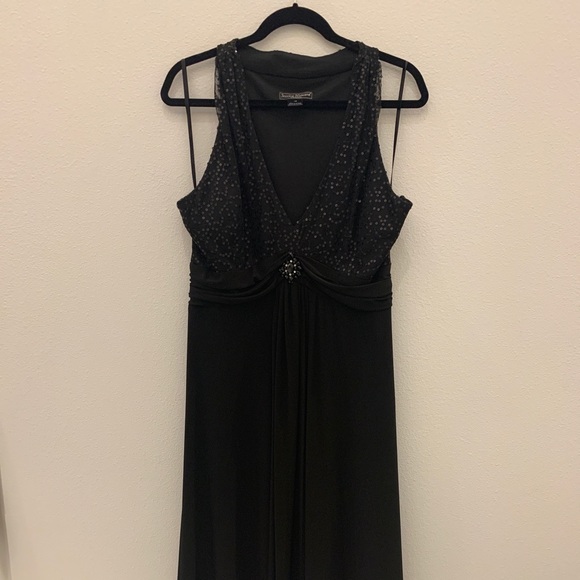 Short Black formal dress with sequins - Picture 1 of 4